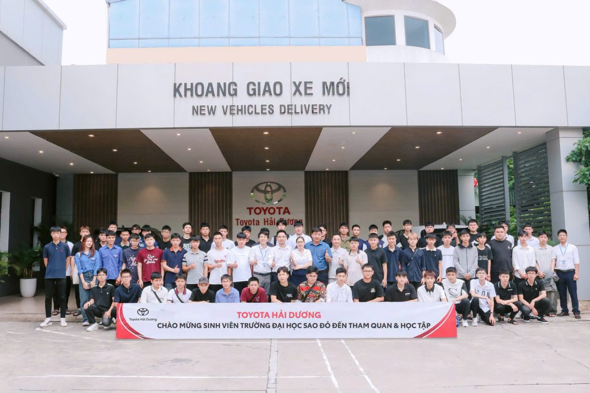 Toyota Hải Dương đón tân sinh viên Kỹ thuật Ô tô Đại học Sao Đỏ